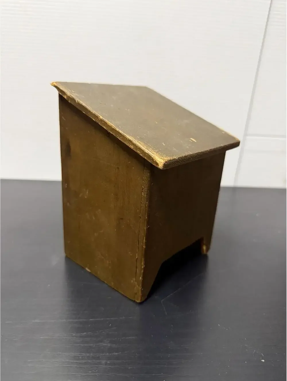 Vintage Wooden Outhouse Cigarette Dispenser Holder Novelty Rustic Bathroom Decor